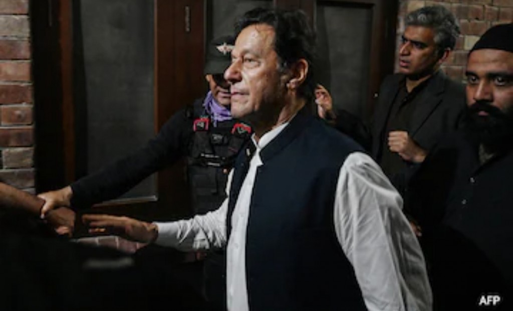 Imran Khan hayyarukurumaaeku Pakistan ah biruverikamaai nuthavaskan fethurifai