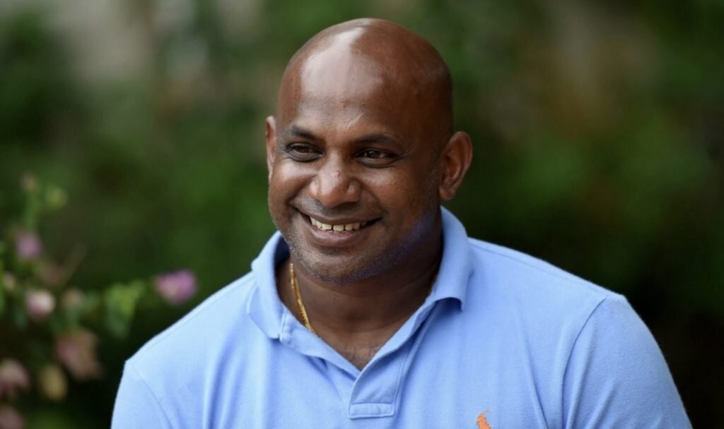 Sri Lanka cricket team ge coach kan rasmeekoh koh Jayasuriya aa havaalu koffi