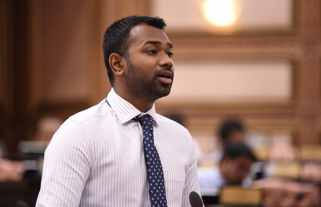 Male' ge rayyithun ah 5000 goathi dhevvaane kamah Raees vidhaalhuvi: Meekaail