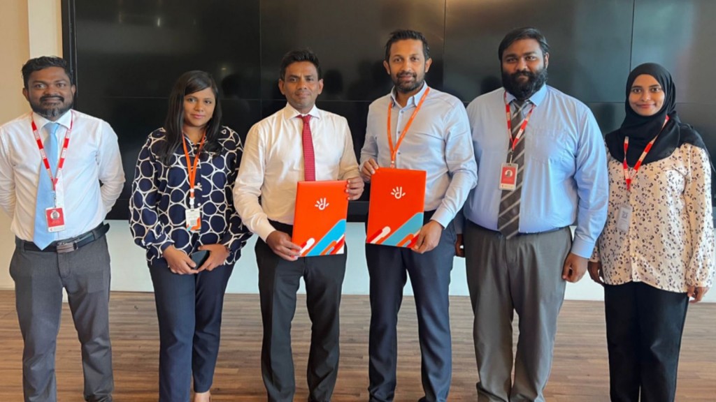 Dhiraagu in Red Crescent ge cooperate membership aa koffi