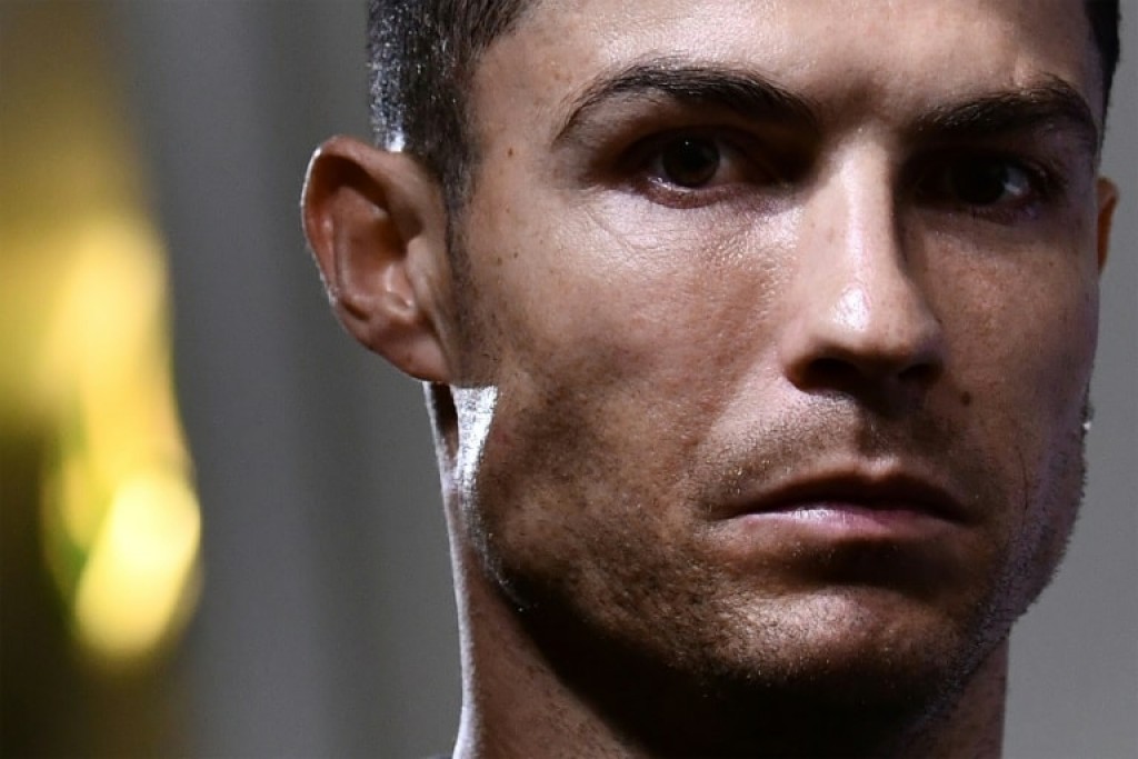 France football magazine ge editor ahanney kiyaigen bodethi dhoguthakeh hadhaifi: Ronaldo