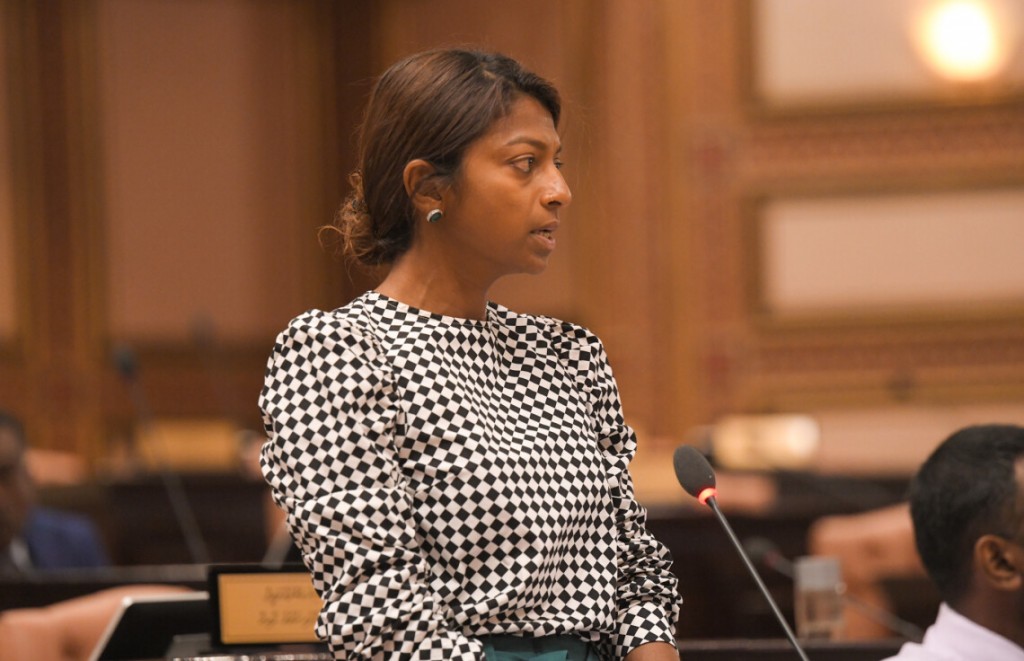 AG aai Home Minister ge therein ithurufulhu hedhdhevee konbeyfulheththoa balanjehey, e'ee imthiyaazaabehey massalaeh: Eva