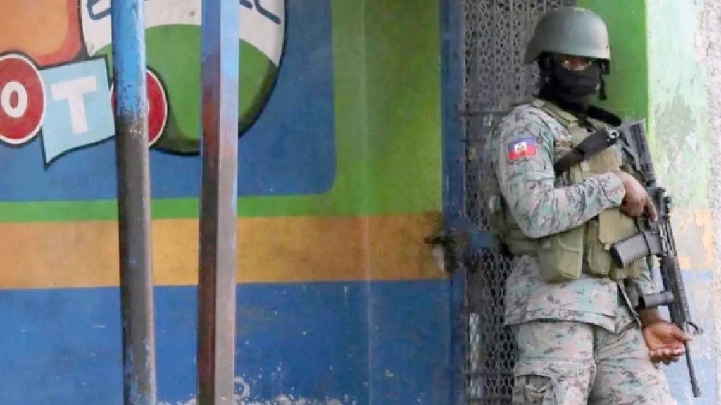Haiti ge gang thakun egaumuge mai airport hisoaru kuran masahkkai kuranee