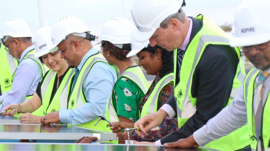 Aharaku 20 million salaamaiy kuran Hulhule-Hulhumale' highway gai solar panel haru kuran fashaifi