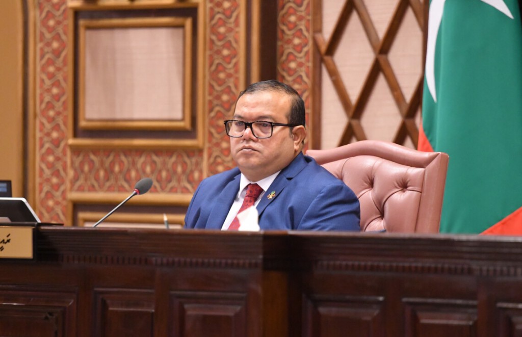 Hukuru dhuvahu memberun ah report fonuvey varah committee thakuge hurihaa masakkatheh nimmumah edhivadaigenfi