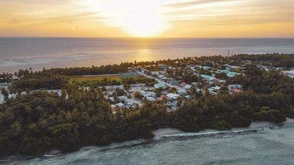 R. Vaadhoo inn dhe mahuge thuhthu kuhjjaku himeney gothah eh aailaaehge hatharu meehaku Covid ah positive vejje