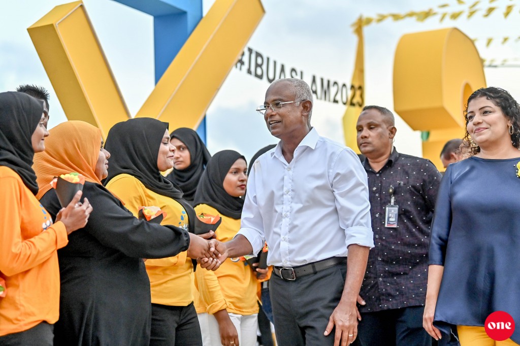 Alhugandu ge aailaa ge evves meehakah vazeefaa dheefaeh nuvaane, kuriah oiy thanugai ves nudheynan: Raees