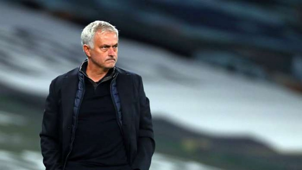 Tottenham final ah, 13 aharahffahu thahteh hoadhaidheyn Mourinho thayyaaru