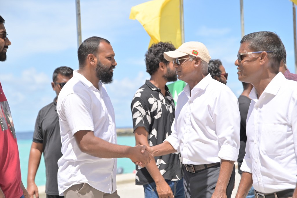 Vadinnah faseyhain loan libeyne goiy hamajeheyne, sarukaaruge scheme thakugai baiveriveveyne: Raees