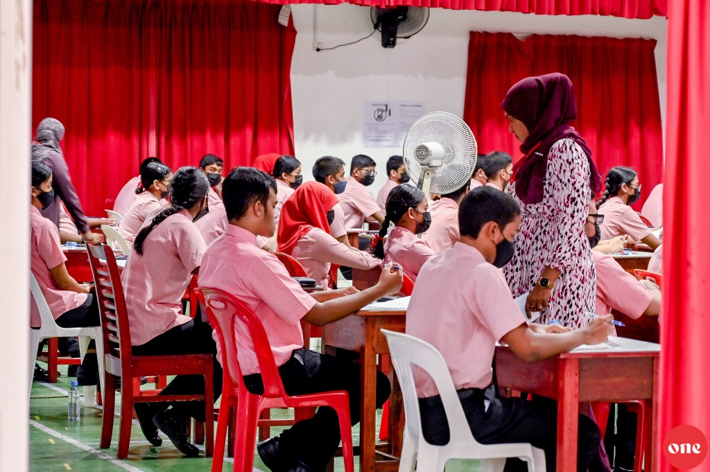 Raajjey gai O level aai A level ah amilla imthihaaneh farumaa kuranee