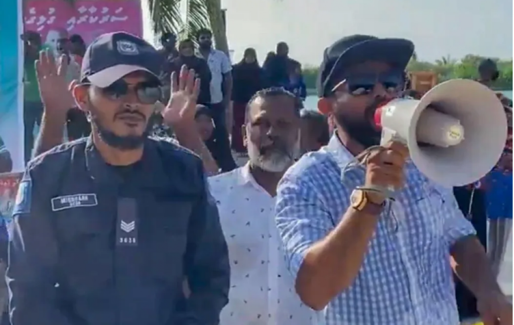Thimarafushi dhaairaa ah ammilla gothun vaadha kuraa candidate ge campaign ah Minister in vadai gathumun muzaaharaa kohfi