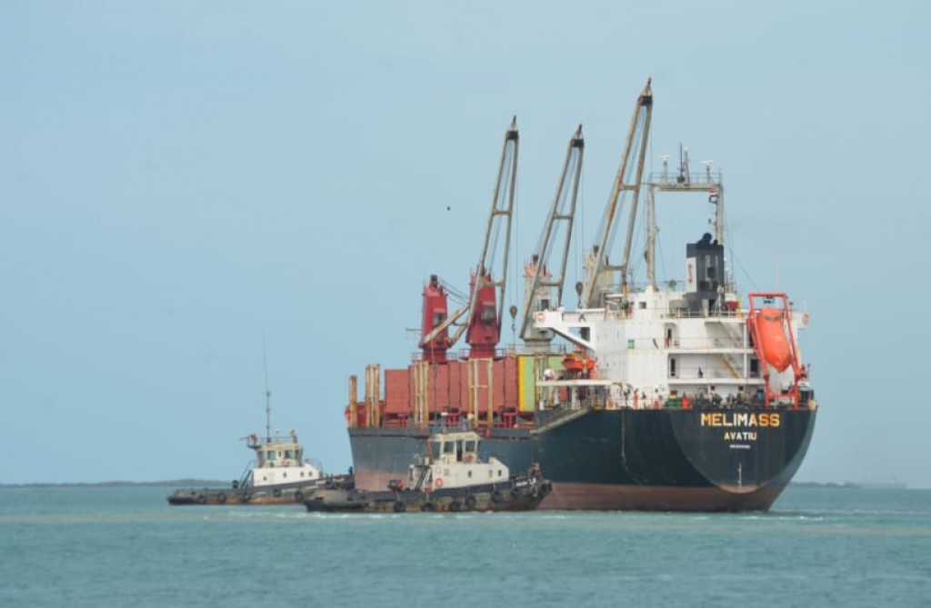 Houthi in anehkkaves cargo boat akah hamalaa dheefi
