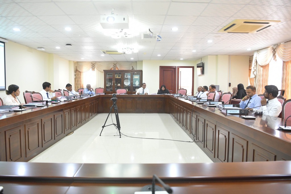 Police board ge lafa ah amalu nukuraathee home minister aai fuluhun haazirukuri committee badhdhaluvun sirru
