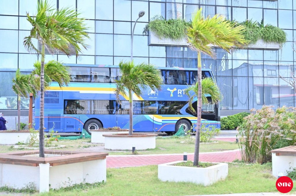 Bus dhathuru thakuge schedule ah badhalu thakeh