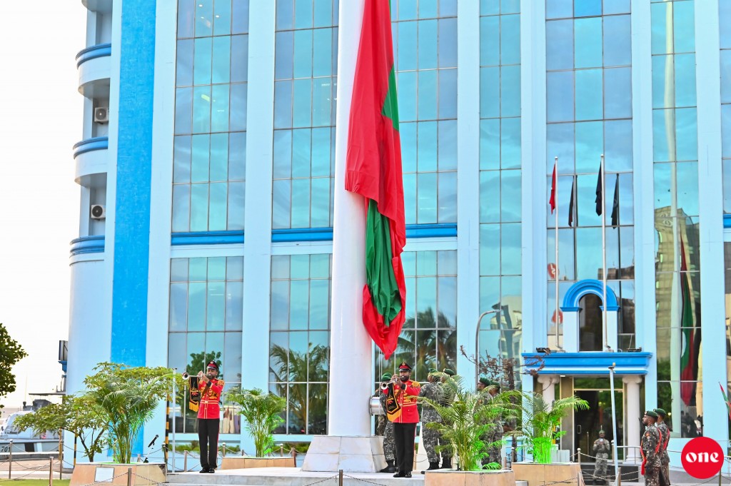 Qatar ge kureege ameeru Hamad avahaaravumaa gulhigen dhivehi dhidha bai dhandi ah thiri koffi