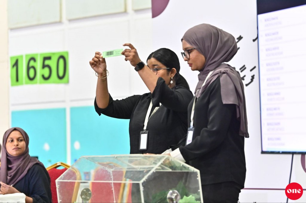 Gulhifalhu goathi number badhaluvi kamuge liyumeh dhookuranee 