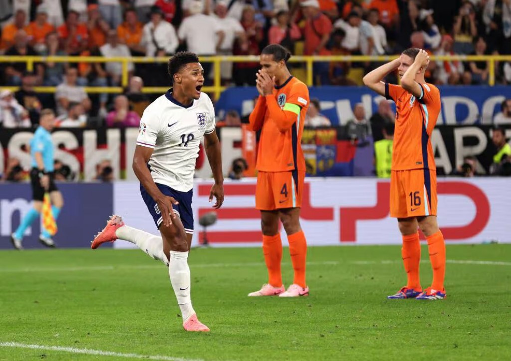 Watkins fahu minute gai jehi goal in England in thaareehee 2 vana final akah