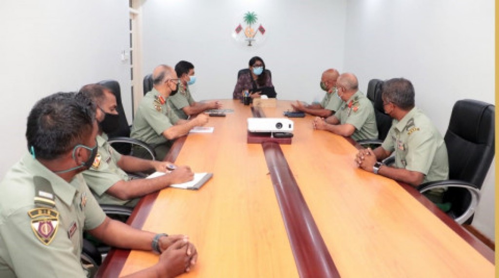 Saudi ah dhaa sifainnaai defence Minister baddhalu kuravvaifi