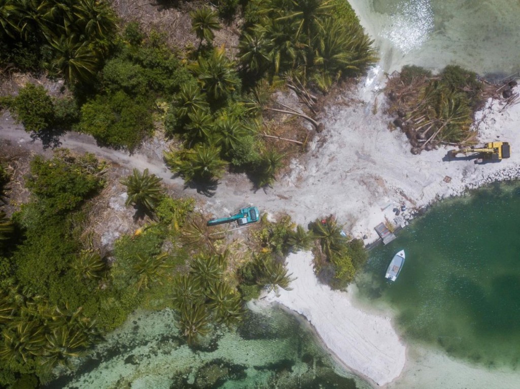 Hithadhoo Councilun Mendhoogai Airport eh hedheythoa balanee