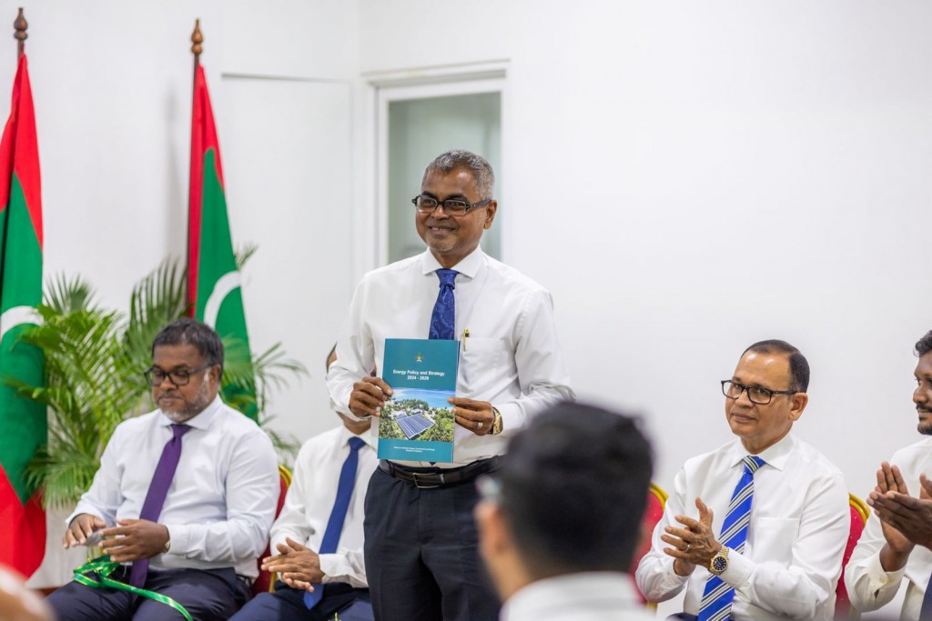 Raajjeyge hakathaige siyaasathu thakaai lan'dudhandithah ifthithaahu koffi
