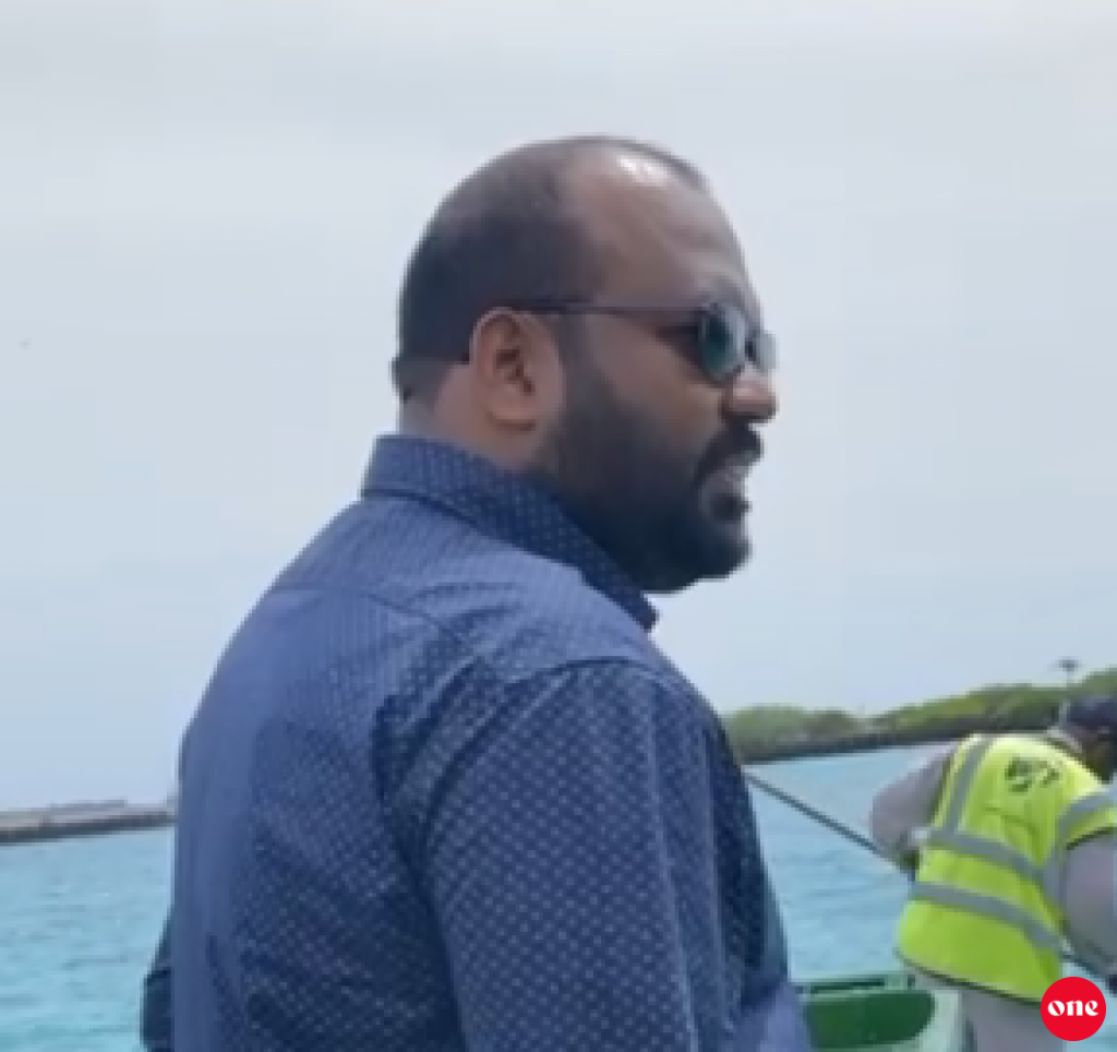 Ali waheed raajje vadaigenfi, vidhaalhuvee 1 nomber faalamun hurihaa suvaaluthaka javaabu dhevvaane kamah
