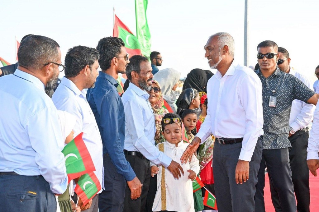 Ihavandhoo ban’dharu sarahahdhu furaalee Raees ah maruhabaa dhennevumah!