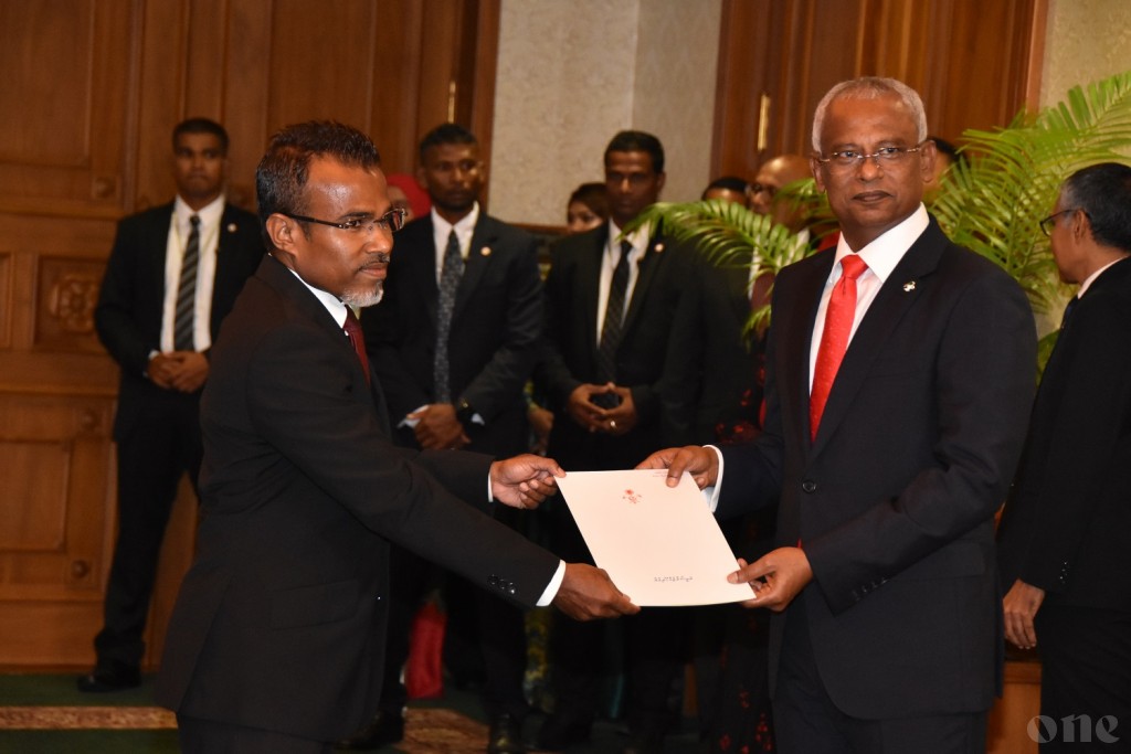 Majlis Raees aai Uhthama Fandiyaaruge rahkaatherikan yageen kurumah gaanoonu thakah badhalu gennan angavaifi