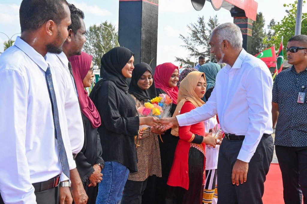 Raajjeyge enme uthurun Raeesah raiydhoolaige maruhabaa eh!