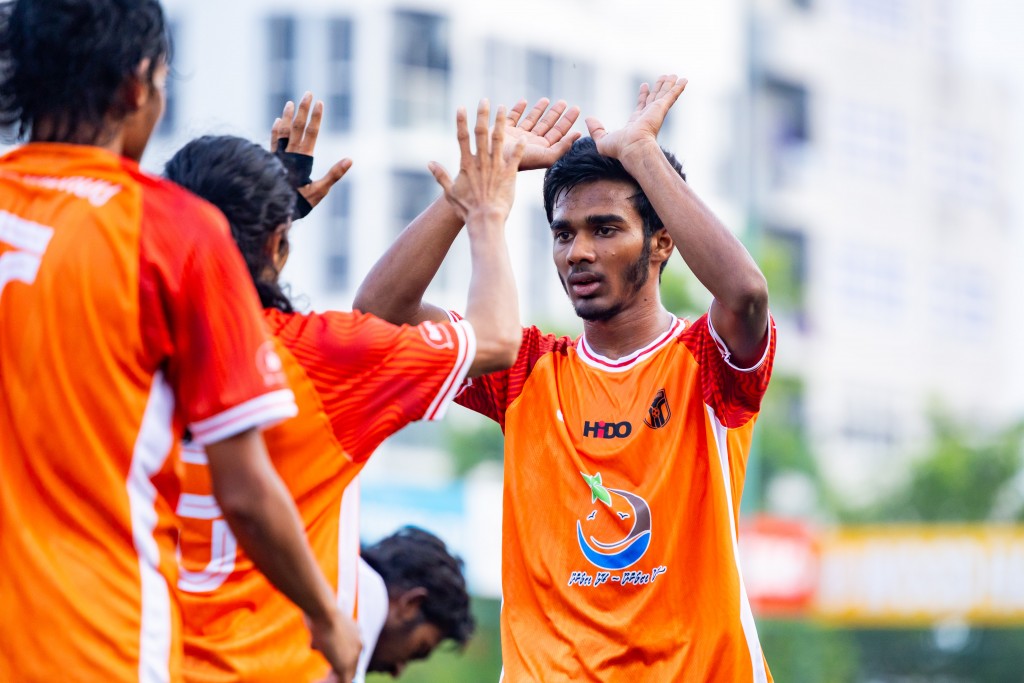 Hirilandhoo 1 vana hoadhee hurihaa match akun molhuvegen, Thimarafushi ves 1 vanaigai semi ah