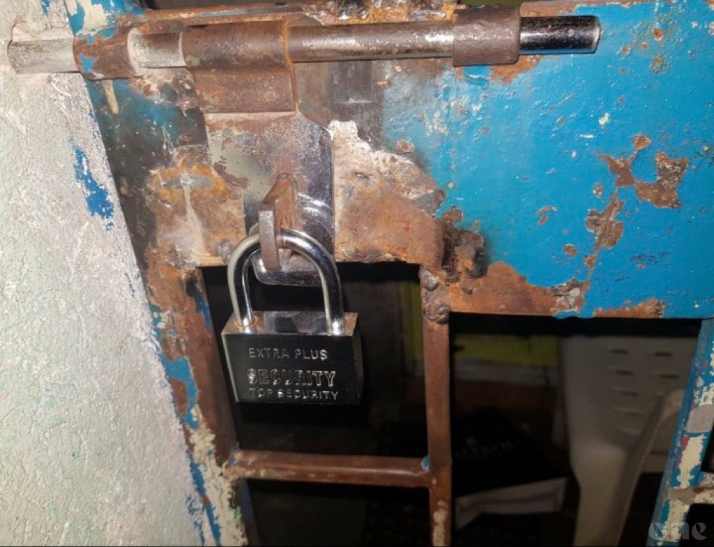 Five arrested from house involved in drug trade with security