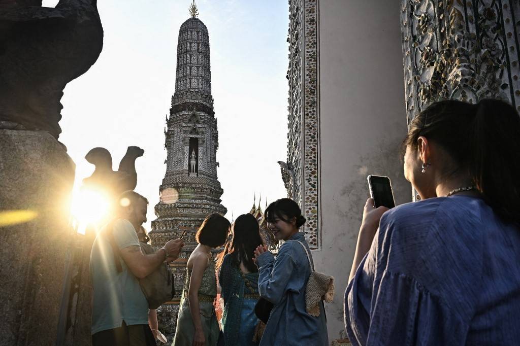 Thailand hits 10 million visitors in 2022 as tourism recovers