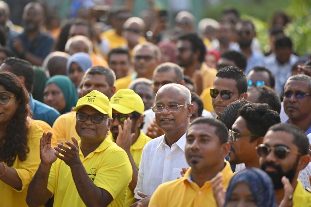 Foari aaeku dhe Raees in ves campaign ninmaalaifi