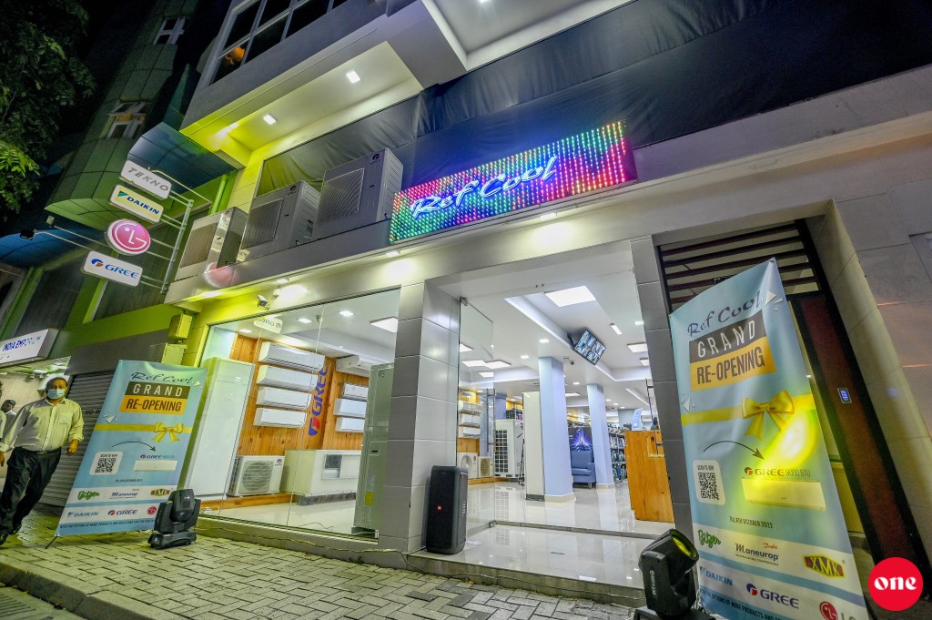 One Photo: Ref cool in aa showroom eh hulhuvun