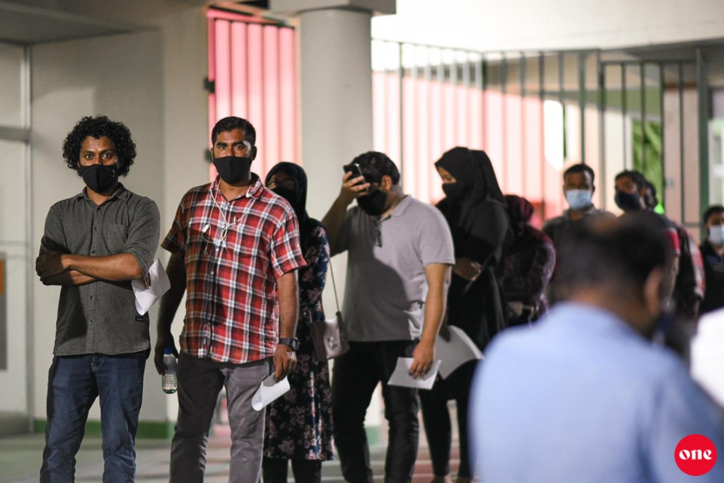12 hafuthaa ah fahuves Covishield ge dhevana dose jeheyne: Dr. Mohamed Ali