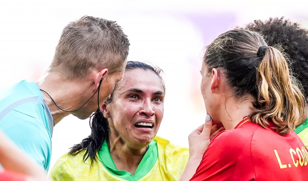 Raiyy card akaaeku Marta feybee romun, Brazil salaamaiyyvee kiriyaa