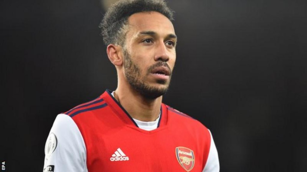 Ahulaagee massala thakuge sababun Aubameyang athun Arsenal captain band athulaifi