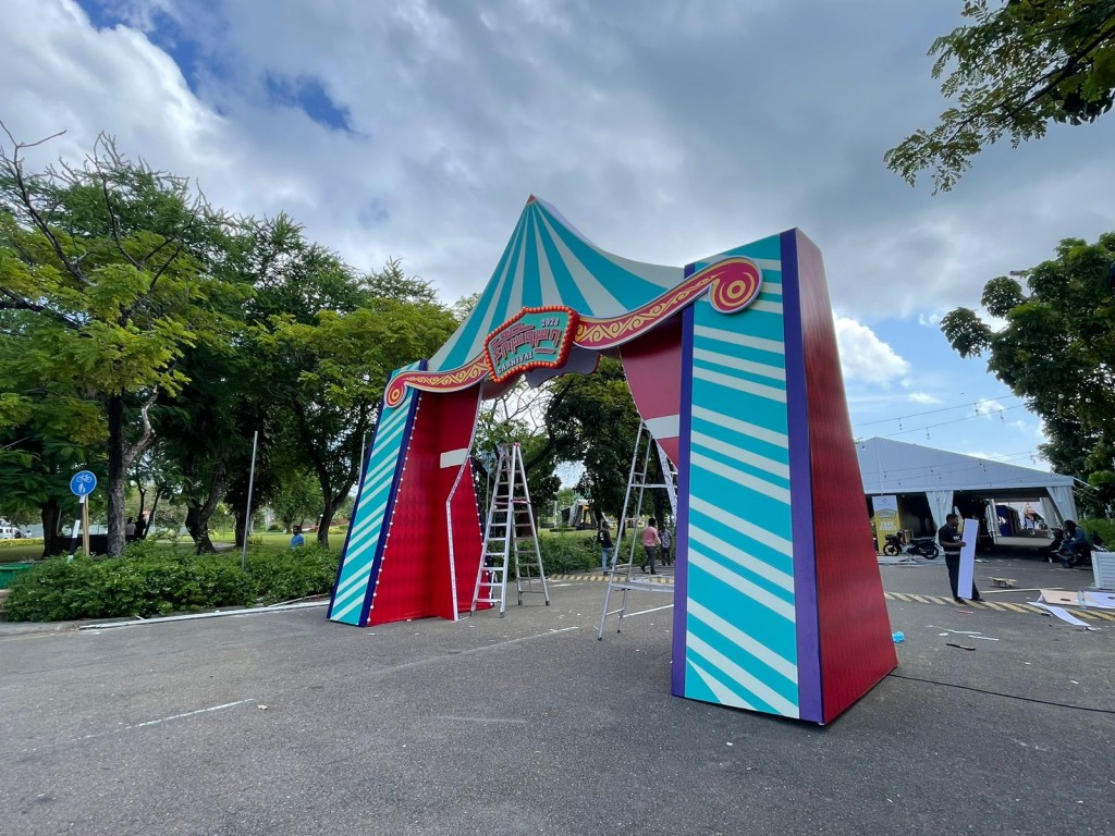 Minivan Ufaa Carnival hulhuvun mirey 8:00 gai