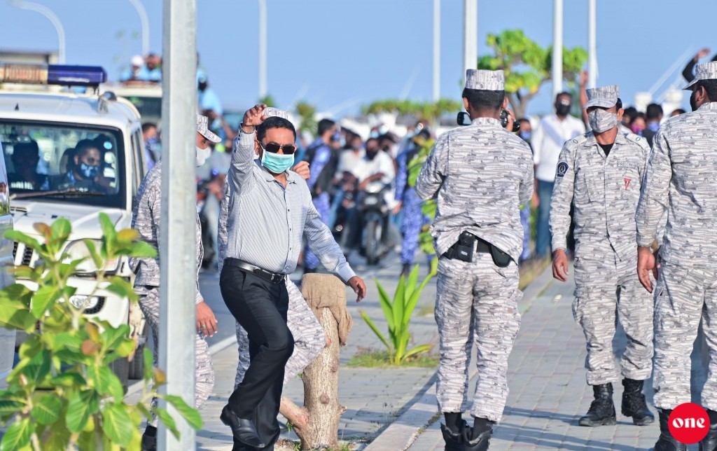 Raees Yameen geyah badhalu kuraane kamuge ishaaraatheh Raees Solih kurahvaifi