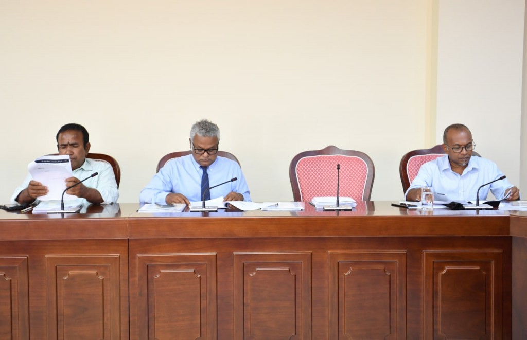 241 committee ge ninmun: UTF ebbasvumun minivan kamah asareh nukuraane