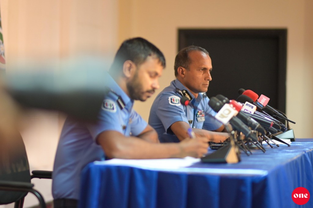 Nasheed ah dhin hamalaa aa gulhigen fuluhunge noosveringe bahdhaluvumeh miadhu haveeru