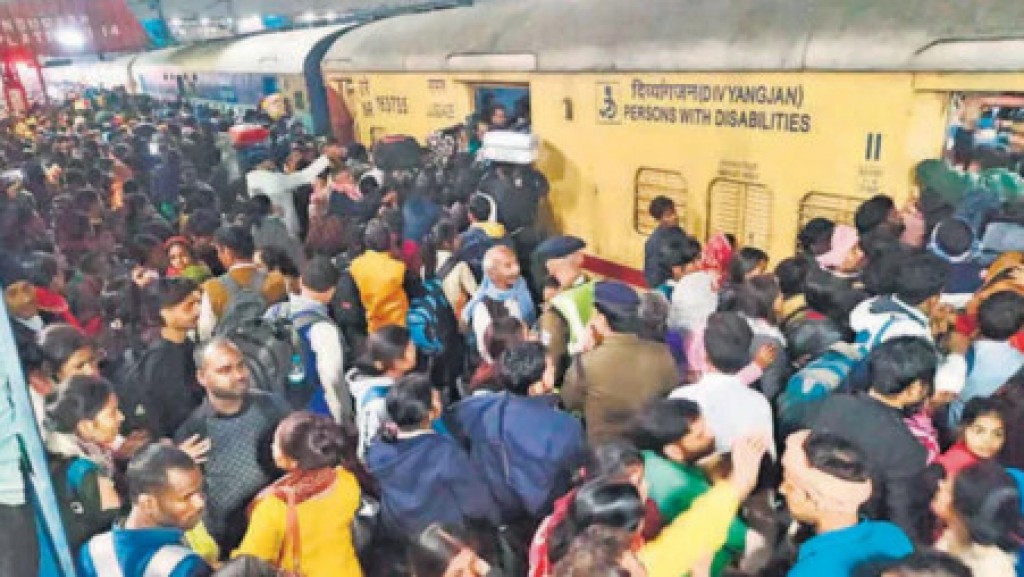 Delhi ge reylu station ehggai fithi baaruvegen 18 meehaku maruvehjje