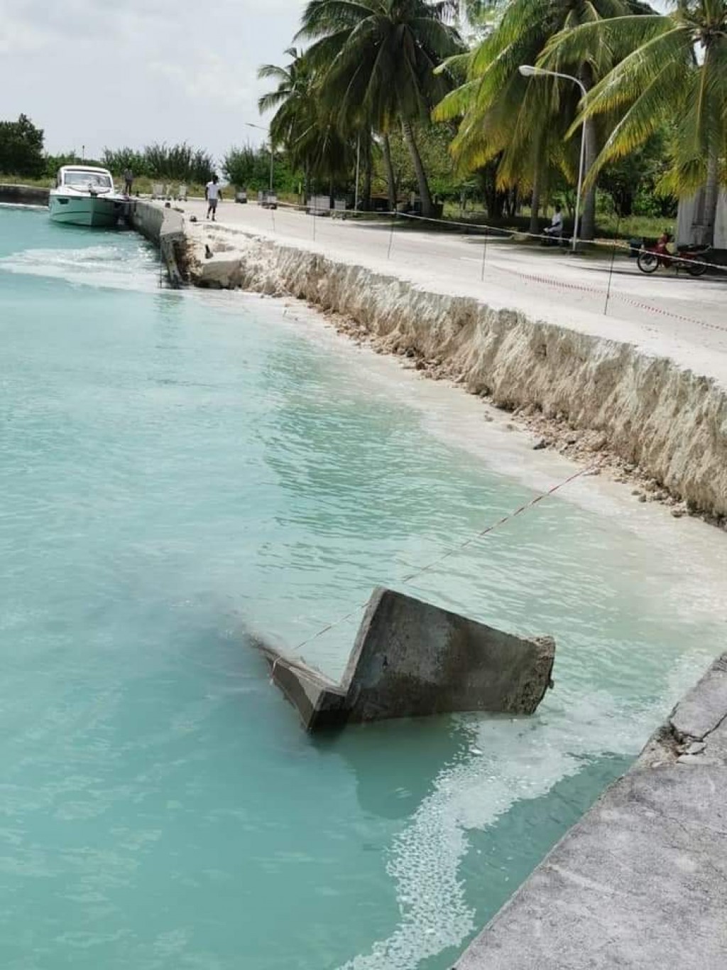 Kaadedhdhoo jetty ge bodu baeh vetijje, avas halleh hoadhumah masahkaiy kuranee