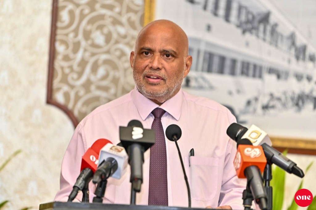 Flat massalaige committee badhdhaluvumah Housing Minister vadainugathun balaeh nuganeveyne: Memberun