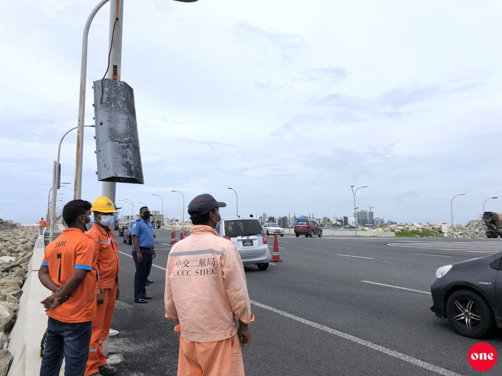 Vai gadhave Bridge aai Highway gulhey Traffic Light eh halaaku vehjje