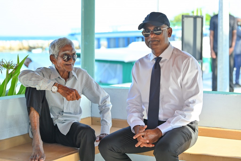 Rasoolaage siyarathun libigananvee filaavalhakee thafaathu hiyaalu thakuge meehunaa eku ehbanduehbafaa gulhumeh beyvun: Raees