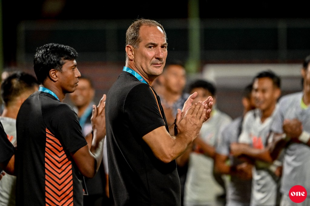 ''India world cup ah dhaan bodethi haradhuthakeh koh, football rangalhu kuran jehey''