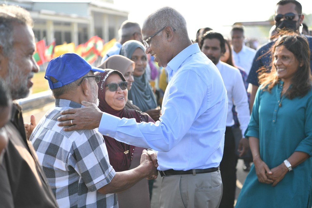 Sarukaaruge rahdhu Nasheed ah: Raees rahrashah vadaigen kohdhevvaane kamah vidhaalhuvaa kankan kohdhevvaane