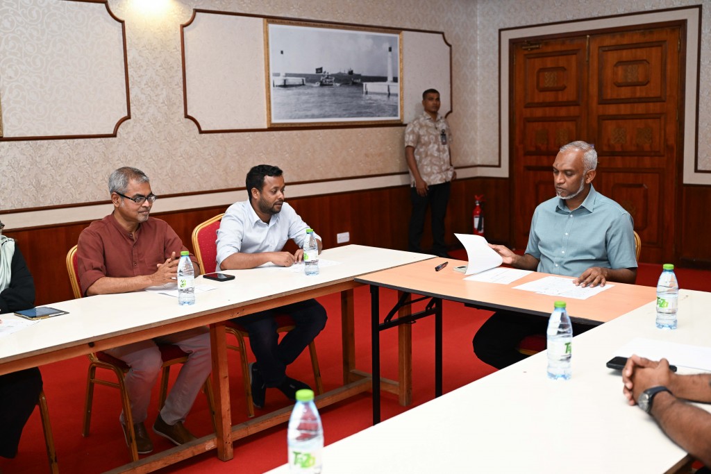 Govt reviews plans to temporarily relocated fire-affected ministries to Dharubaaruge