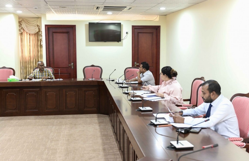 Majilis chuttee gai, ekamaku Yameen aai Waheedhuge verikamuge hingi kankan balan husha'helhi bill ge massaikai fashaifi