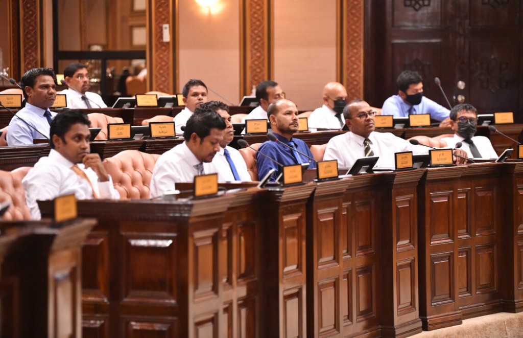 Fandiyaarunnah viheumuge chuttee dhey hushahelhi bill balaigane judiciary Committee ah